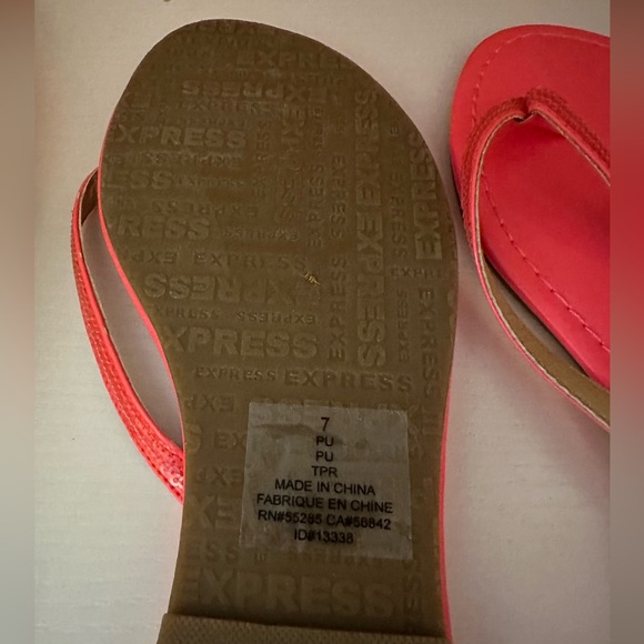 EXPRESS Flip-Flops in Hot PINK (NWOT) - Picture 6 of 7
